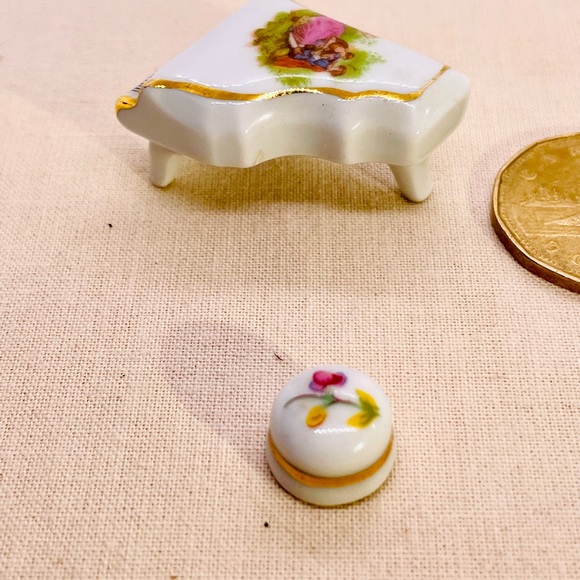 Vtg “Limoges Castel France” hand painted couple porcelain mini piano & stool - Picture 6 of 8